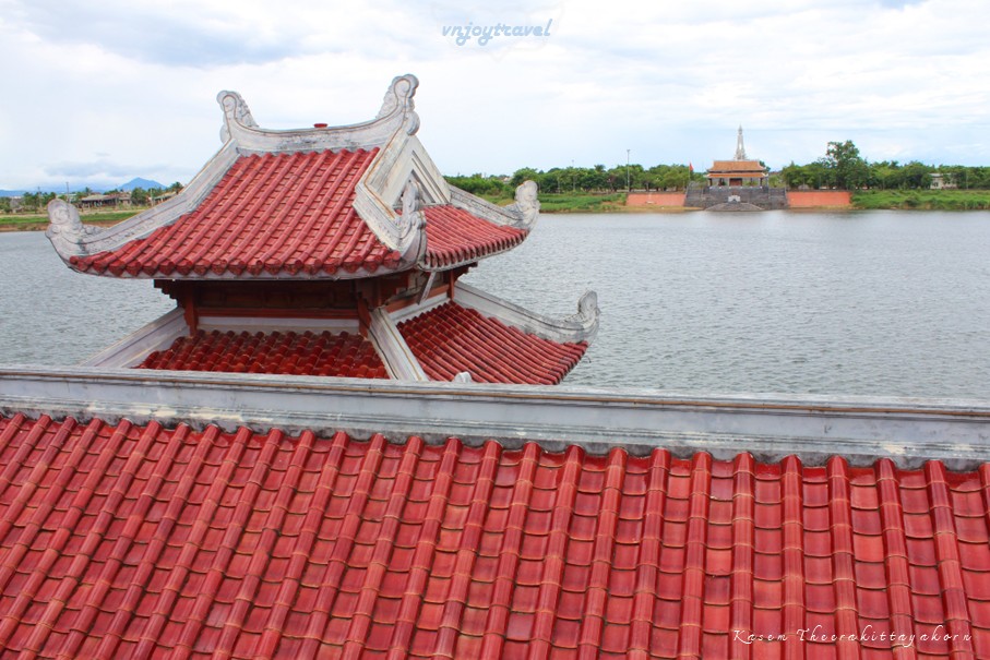 เที่ยวเวียดนาม vnjoytravel vietnam กว๋างจิ Quang Tri ท่าเรือถาฮัว  ท่าลอยดอกไม้ ben tha hoa den tuong niem thach han