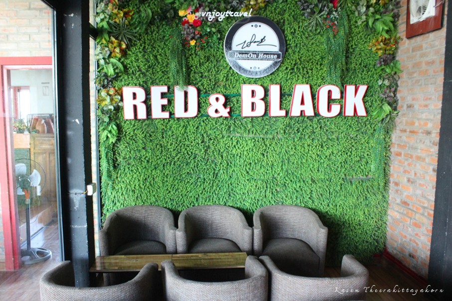 เที่ยวเวียดนาม vnjoytravel vietnam กว๋างจิ Quang Tri คาเฟ่ red black coffee cafe