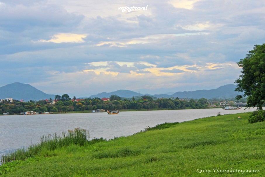 เที่ยวเวียดนาม vnjoytravel vietnam เถื่อเทียน เว้  thua thien hue แม่น้ำหอม song huong perfume river