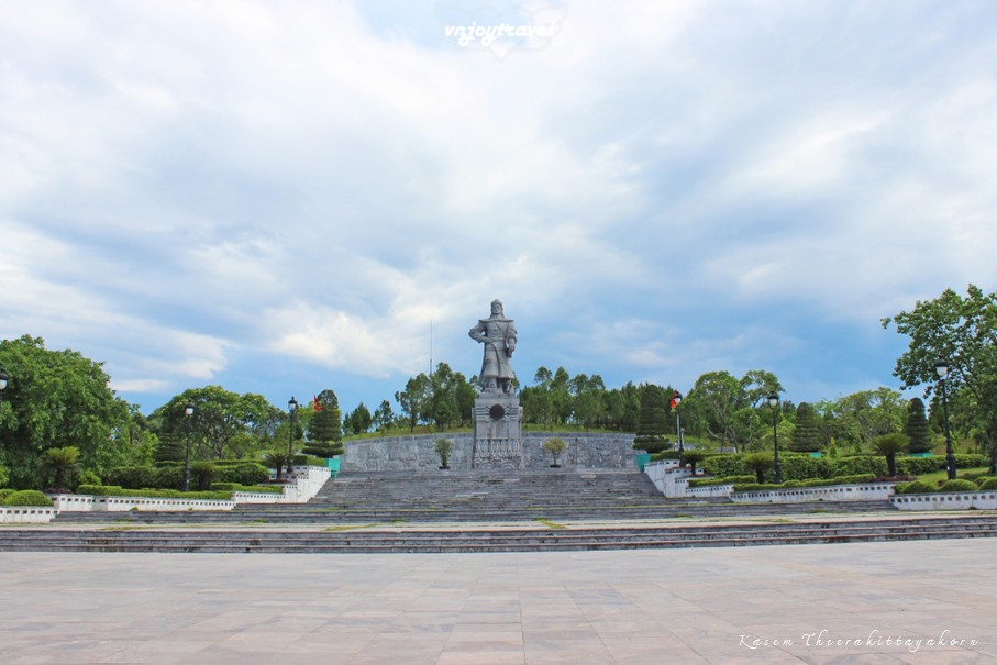 เที่ยวเวียดนาม vnjoytravel vietnam เถื่อเทียน เว้  thua thien hue ราชานุสาวรีย์กษัตริย์กวางจุง tuong dai quang trung